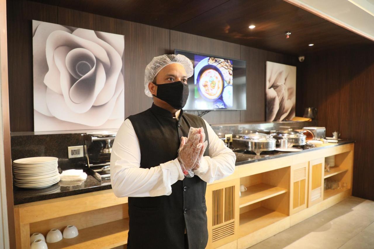 Hotel Saket 27 Ню Делхи Екстериор снимка