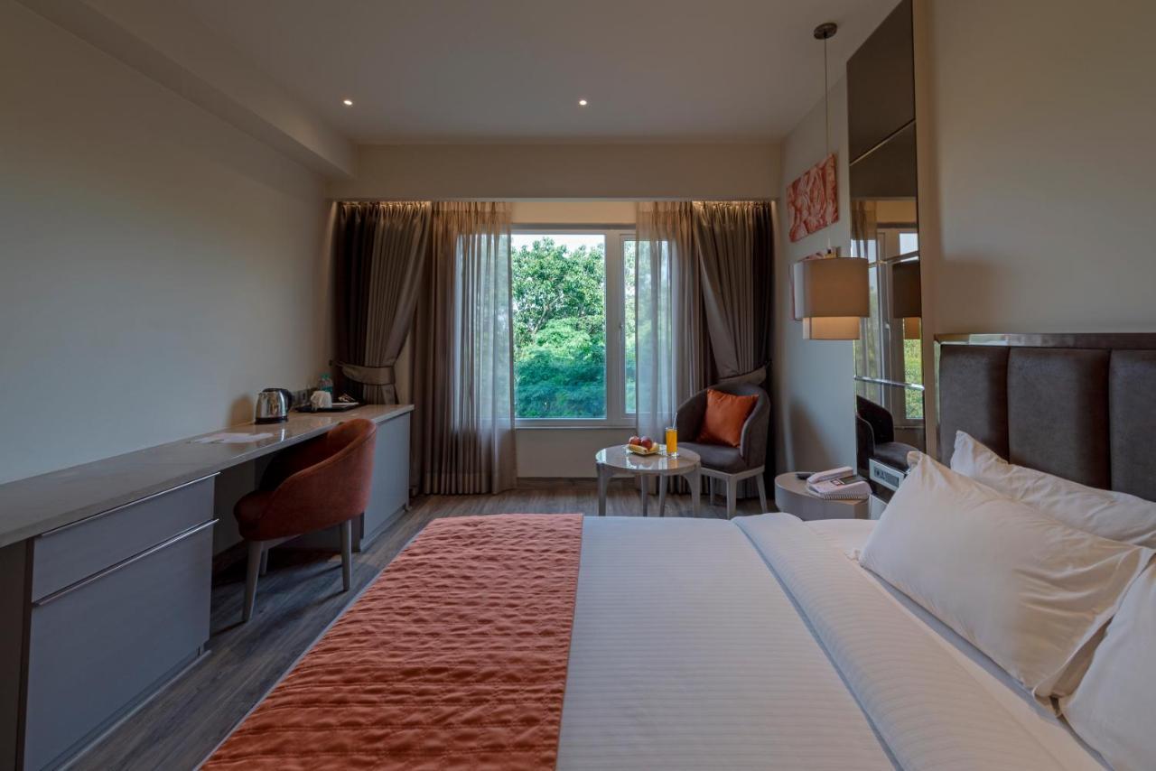 Hotel Saket 27 Ню Делхи Екстериор снимка