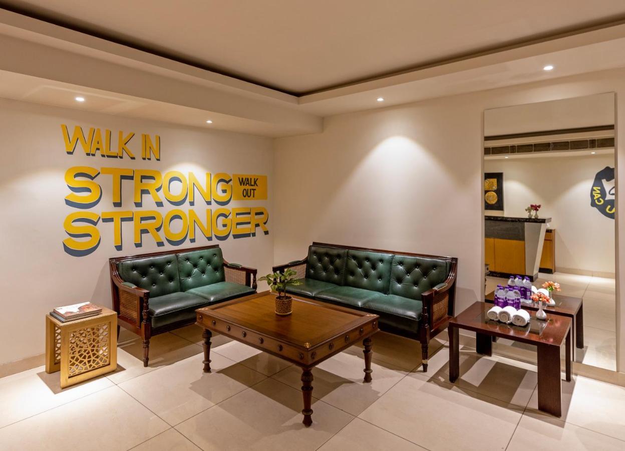 Hotel Saket 27 Ню Делхи Екстериор снимка