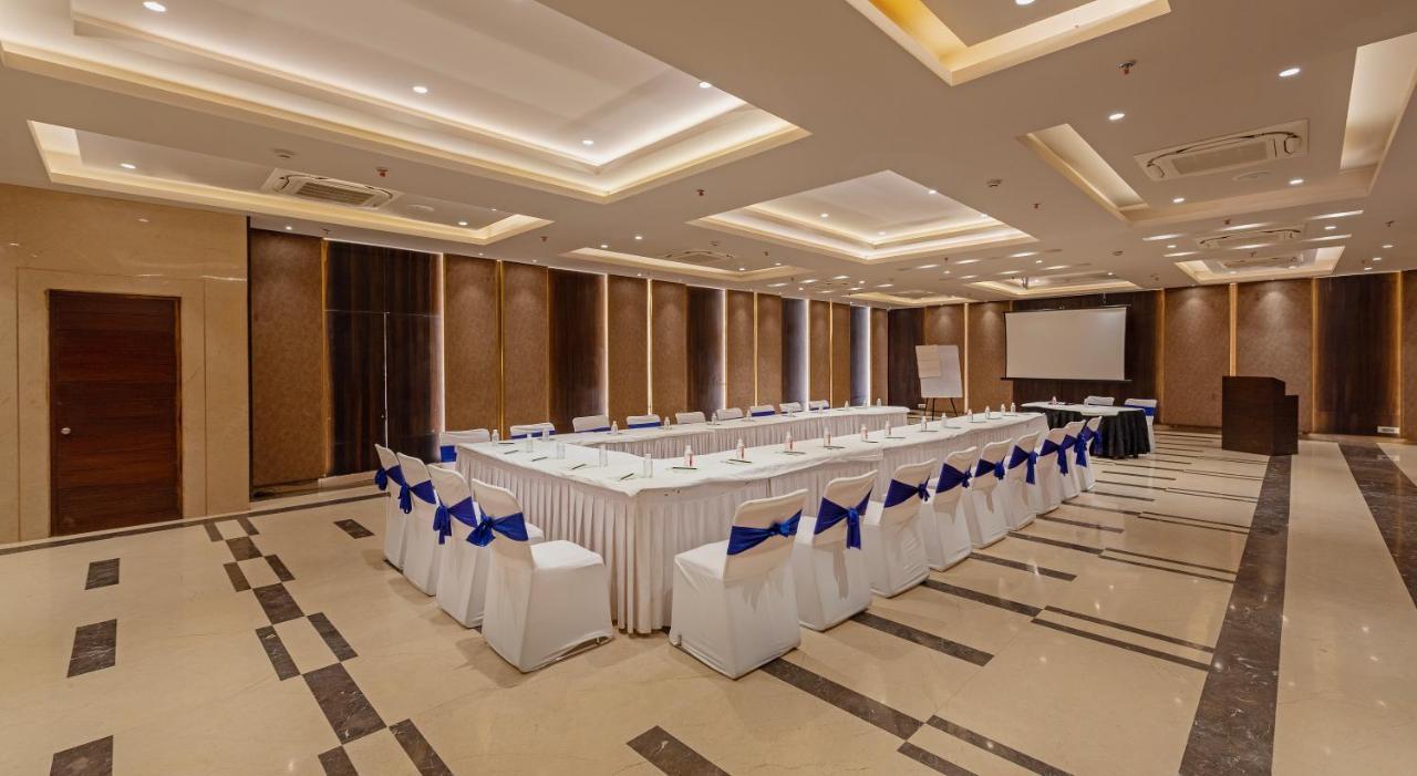 Hotel Saket 27 Ню Делхи Екстериор снимка