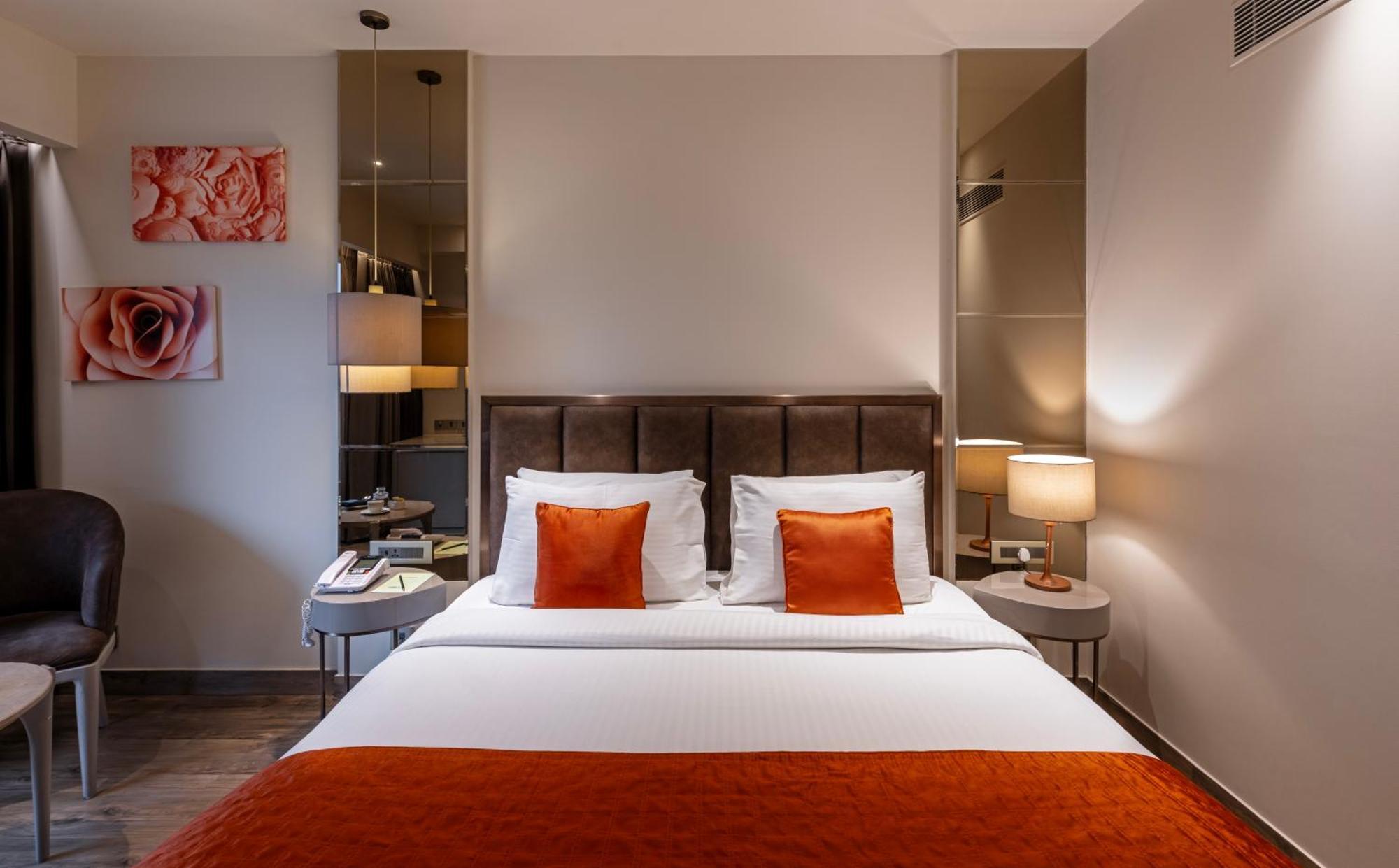 Hotel Saket 27 Ню Делхи Екстериор снимка