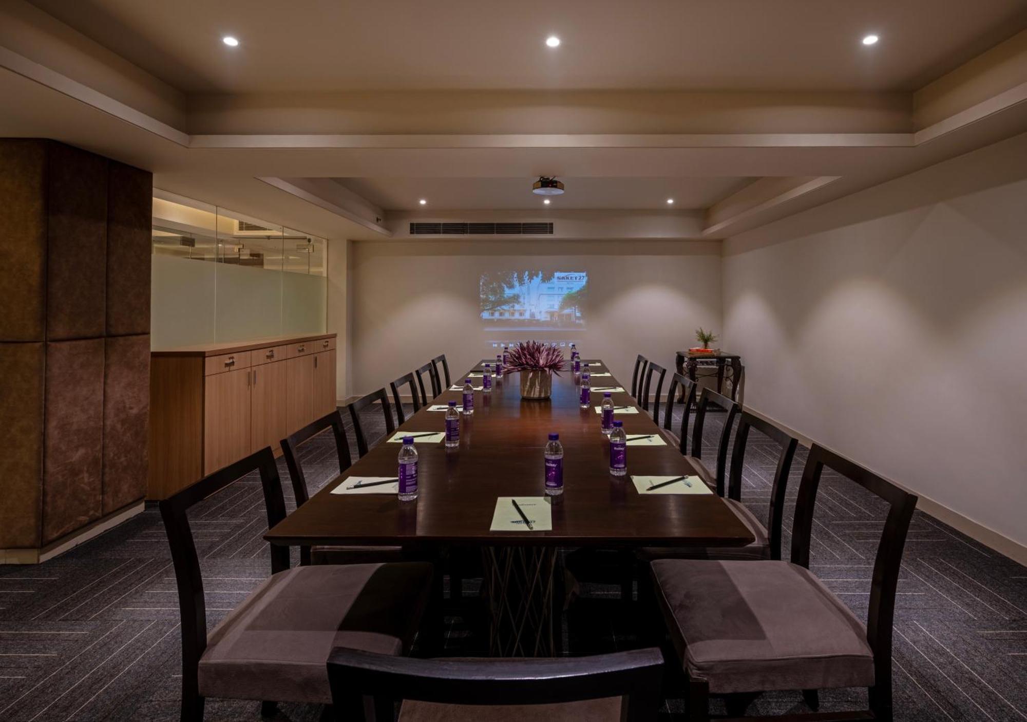 Hotel Saket 27 Ню Делхи Екстериор снимка