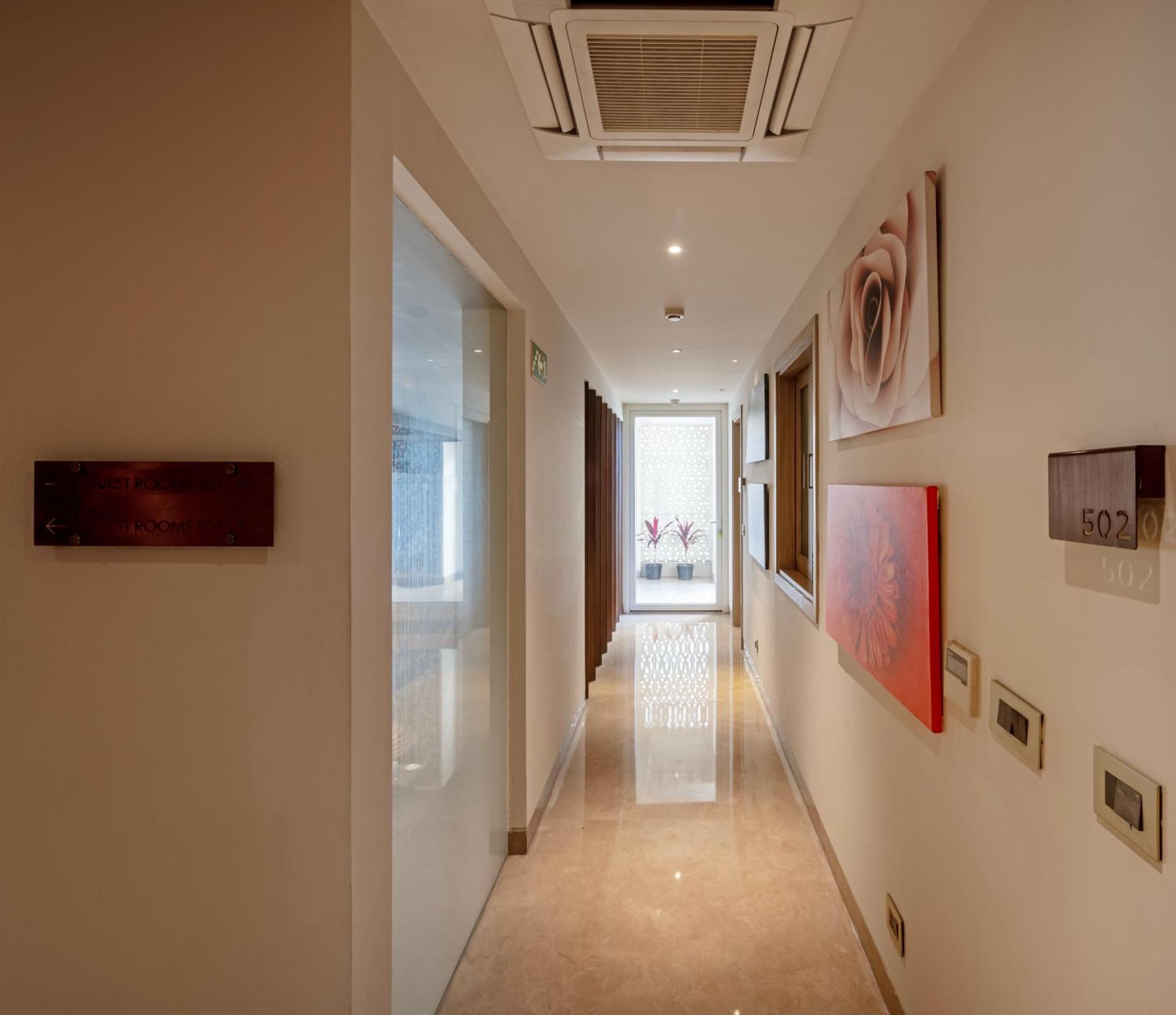 Hotel Saket 27 Ню Делхи Екстериор снимка