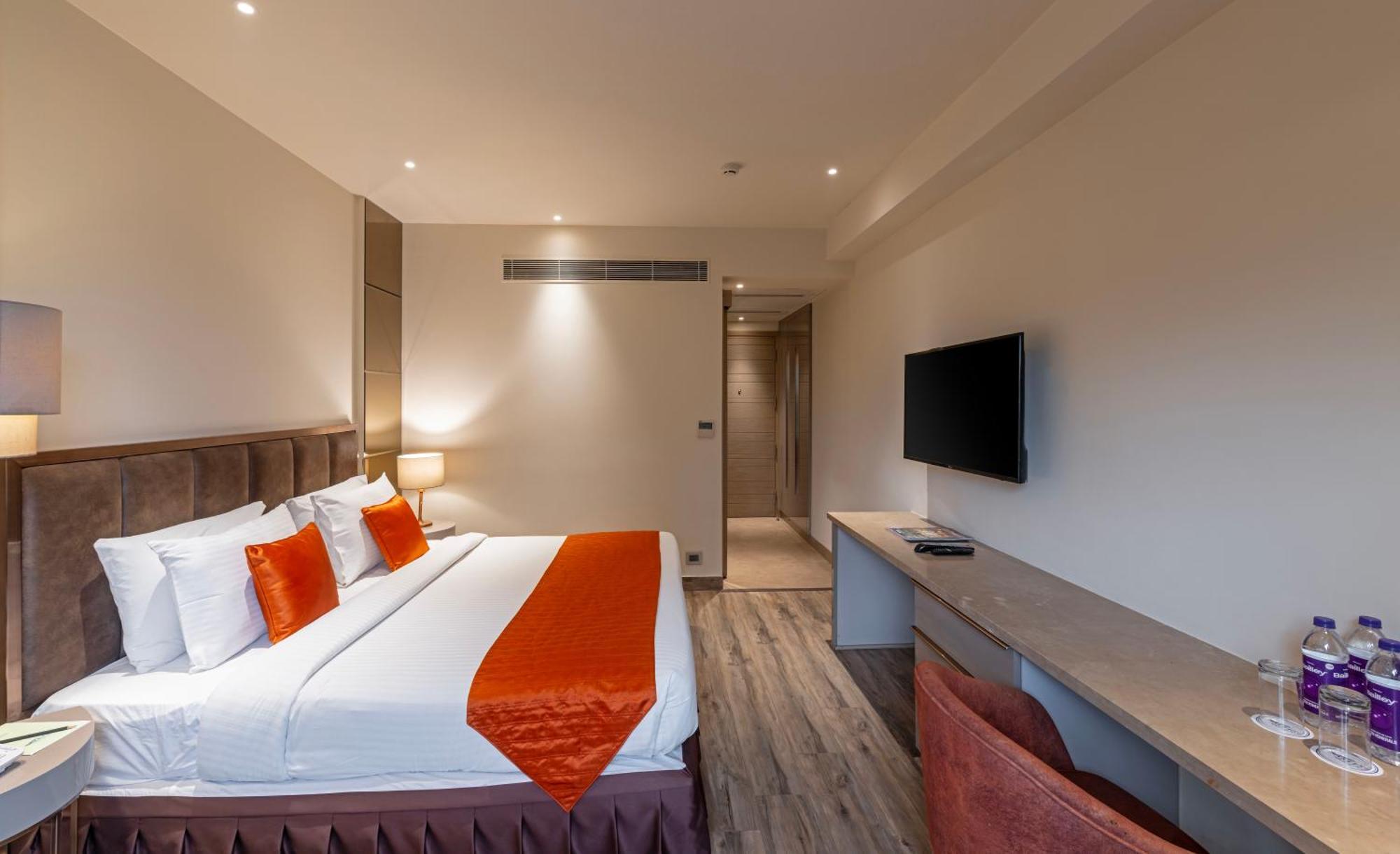 Hotel Saket 27 Ню Делхи Екстериор снимка