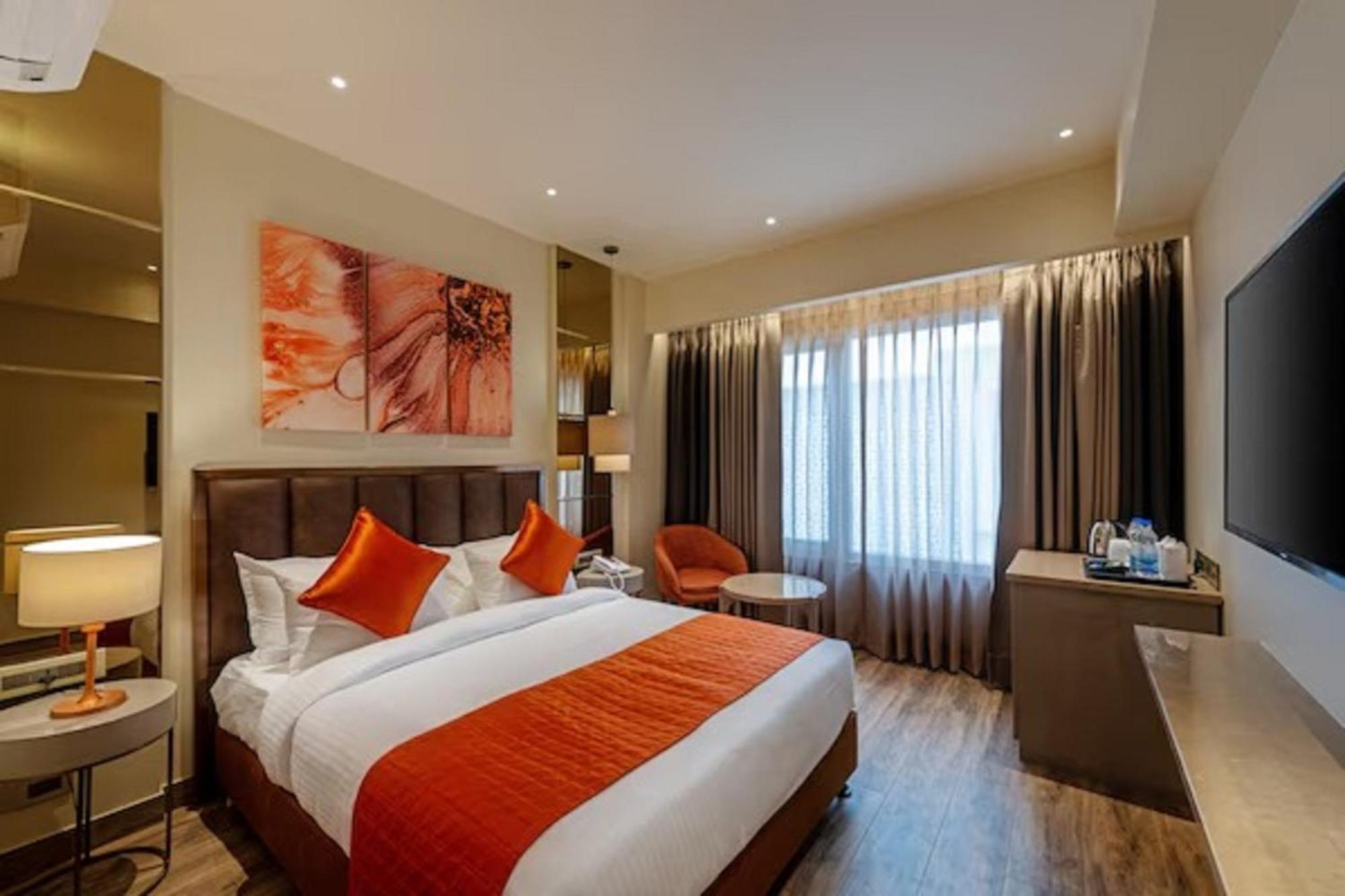 Hotel Saket 27 Ню Делхи Екстериор снимка