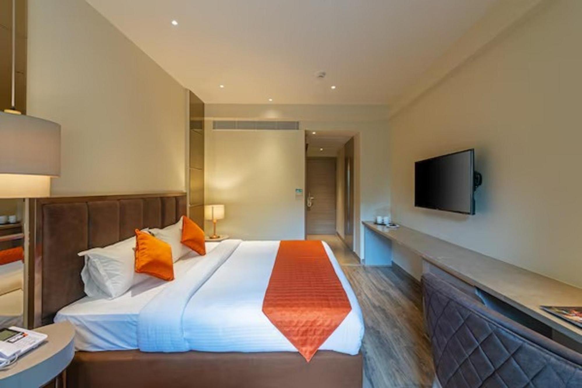 Hotel Saket 27 Ню Делхи Екстериор снимка