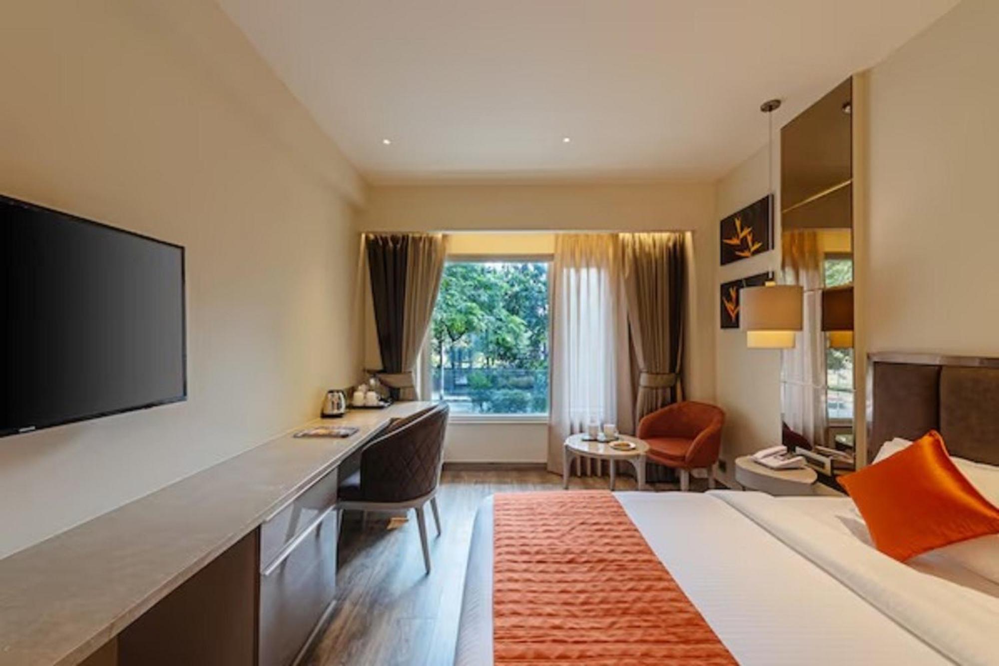 Hotel Saket 27 Ню Делхи Екстериор снимка