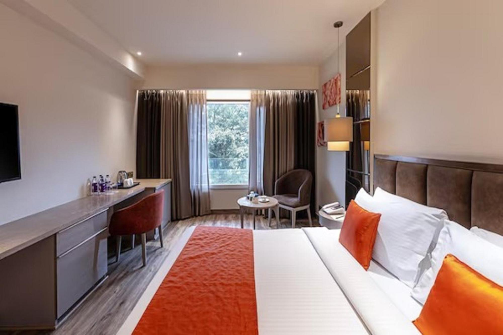 Hotel Saket 27 Ню Делхи Екстериор снимка